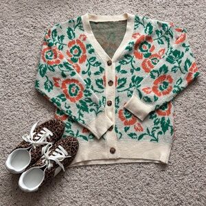 Cabincore SHEIN floral cardigan with a vintage vibe, size S oversized